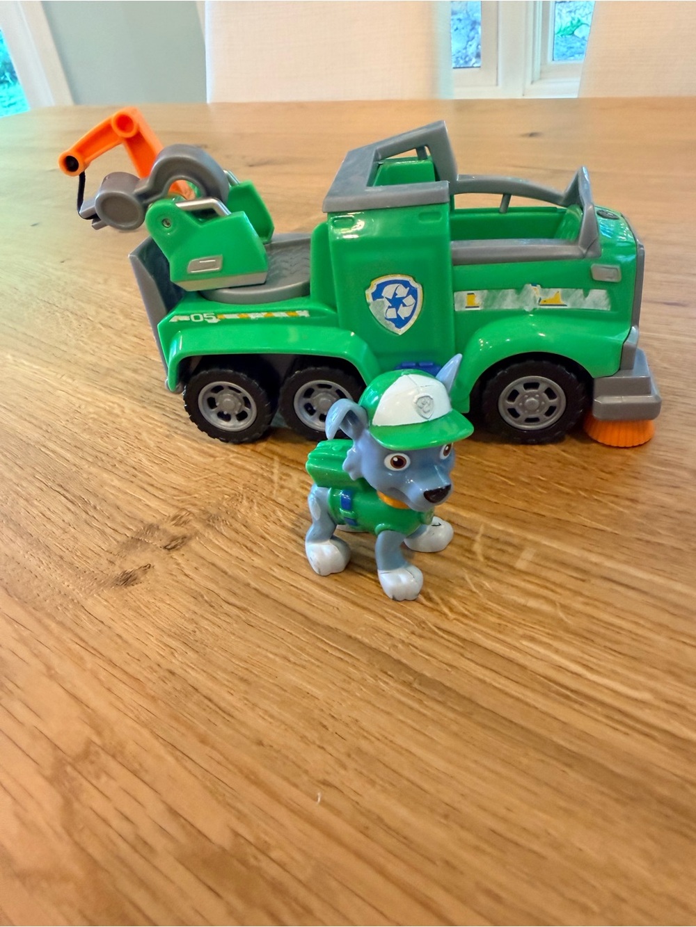 PAW Patrol Ultimate Rescue Rocky's Recycling Truck + pup